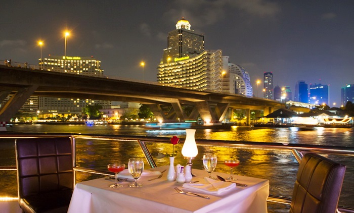 ăn tối buffet trên sông Chao Phraya